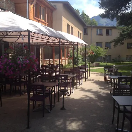 Hotel Logis Hotel-restaurant Le Embrun