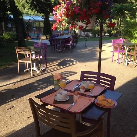 Hotel Logis Hotel-restaurant Le 3*