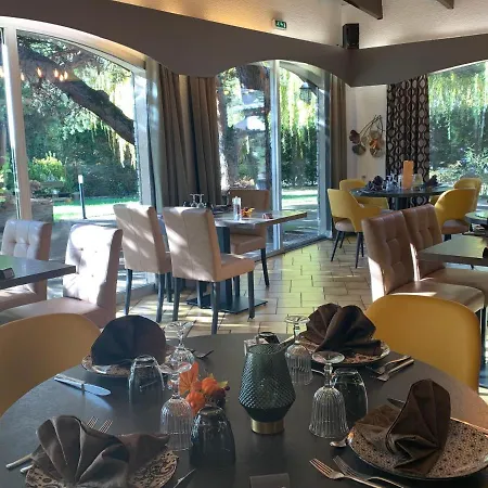 Logis Hotel-restaurant Le Hotel Embrun